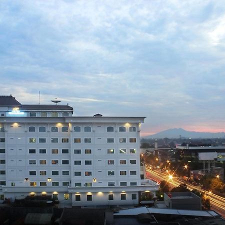 Maharani Hotel Jakarta Exterior photo